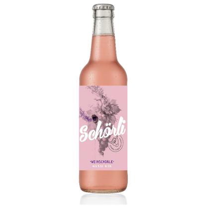 Eisgekühlte Weinschorle rose in der Flasche 0,33l der Marke Schörli vor einem transparenten Hintergrund